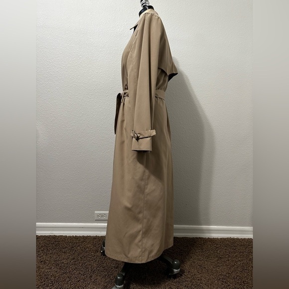 London Fog Classic Trench w/belt and quilted zip out lining in Tan. - Picture 3 of 9